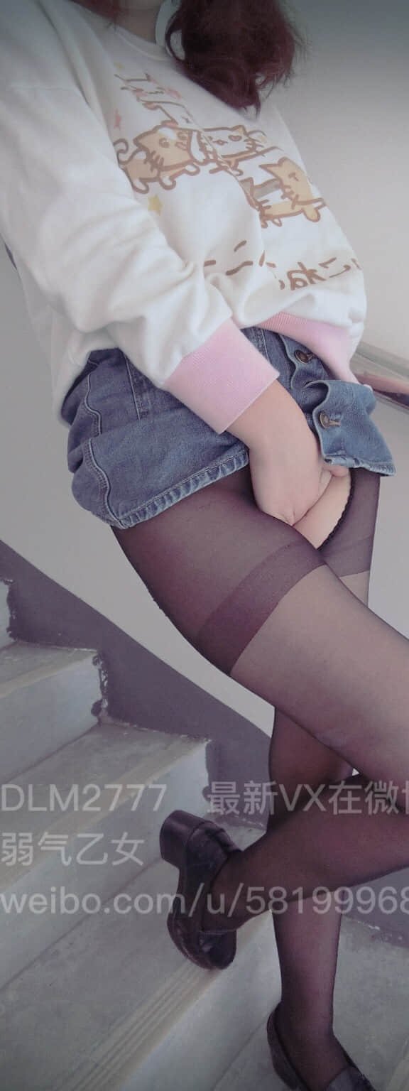 156-微博红人@弱气乙女 全18套诱惑自拍套图语音合集[349P] – 江湖日记